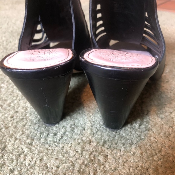 Vince Camuto - Picture 3 of 4